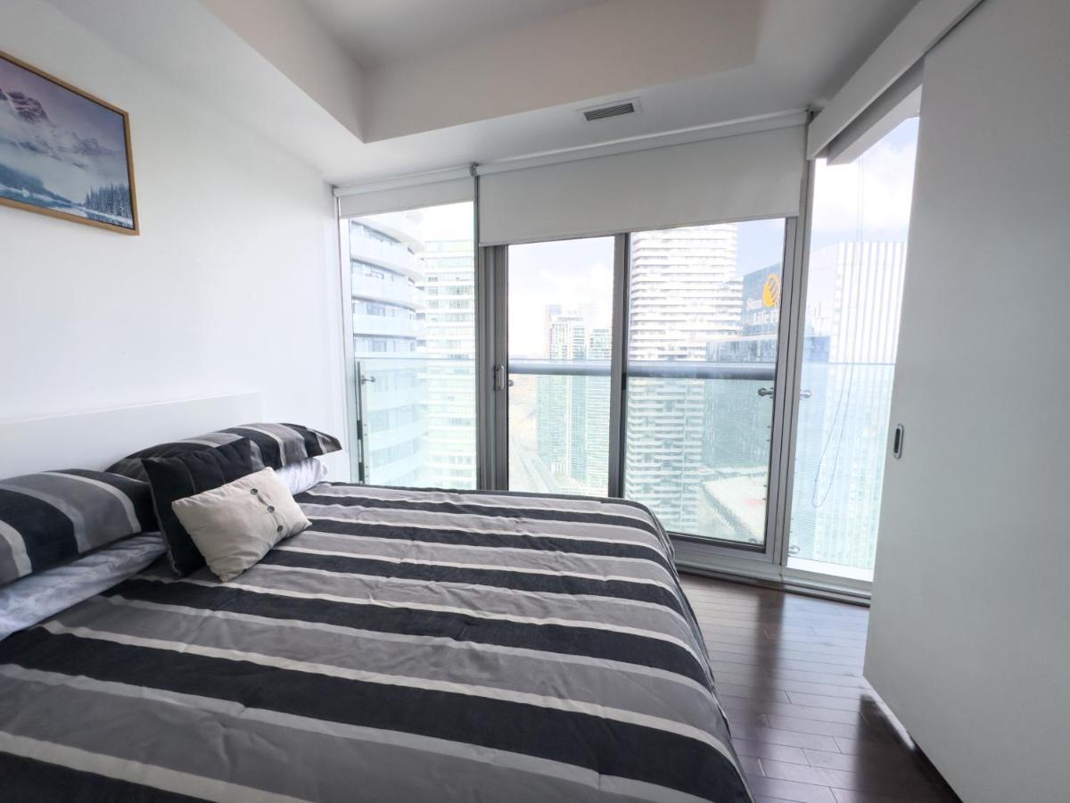 Luxury 2 Bedrooms With Lakeview Cn Tower Entertainment District Rogers Centre Toronto Exterior photo